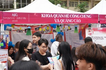 Hoạt động tư vấn tuyển sinh tại Học viện Báo chí và Tuyên truyền 