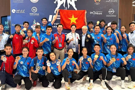 Các thành viên đội tuyển Muay Việt Nam cùng những tấm huy chương quý giá. (Ảnh: Đội tuyển Muay Việt Nam)