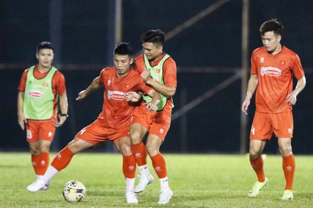 Các thành viên đội tuyển Việt Nam trong buổi tập đầu tiên trước thềm trận gặp Malaysia. (Ảnh: VFF)