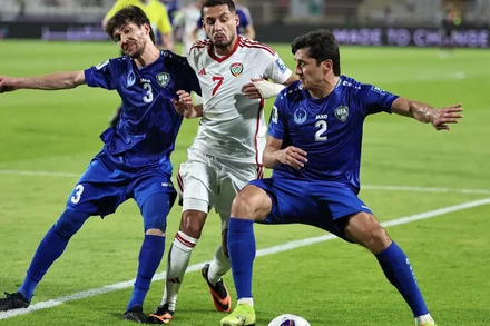 Uzbekistan (áo xanh) hòa 0-0 UAE để giành quyền góp mặt tại World Cup 2026. (Ảnh: FIFA)