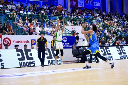 Michael Soy cải thiện hiệu suất ném xa cho Cantho Catfish. (Ảnh: VBA)