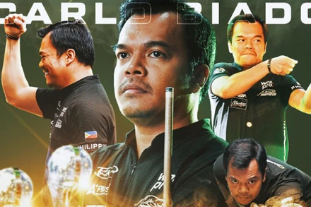 Carlo Biado nâng cao chiếc cúp vô địch World Pool Championship 2025. (Ảnh: WNT)