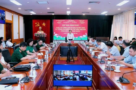 Quang cảnh cuộc họp.