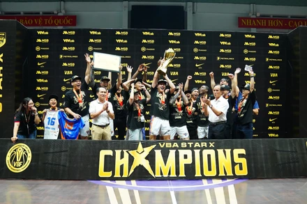 Hanoi Buffaloes giành ngôi vô địch đầu tiên sau 10 năm tranh tài tại VBA. (Ảnh: VBA)