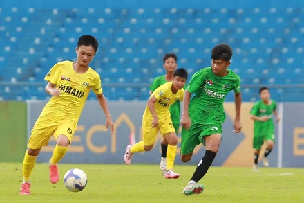 U13 Nam Định (áo xanh) giành chiến thắng trước U13 Sông Lam Nghệ An để lên ngôi vô địch.