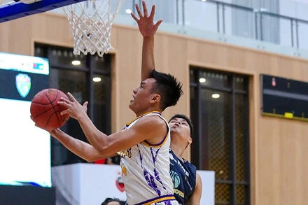 Võ Huy Hoàn đóng góp tích cực trong chiến thắng của Nha Trang Dolphins. (Ảnh: VBA)