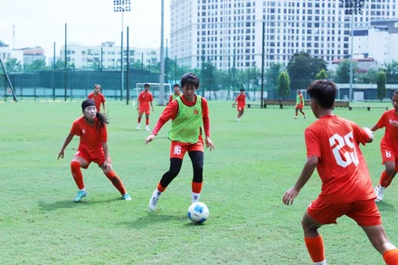 Buổi tập của các cầu thủ U17 nữ Việt Nam. (Ảnh: VFF)