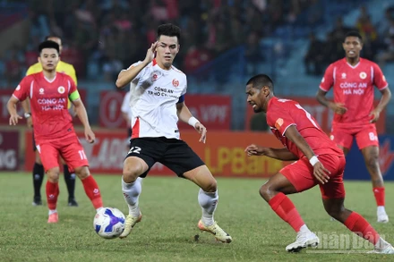 Tiền đạo Tiến Linh không thể giúp Công an Thành phố Hồ Chí Minh giành chiến thắng. (Ảnh: TRẦN HẢI)