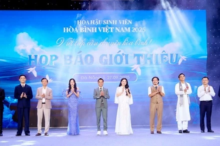 Các đại biểu thực hiện nghi thức khởi động Cuộc thi Hoa hậu sinh viên Hòa bình Việt Nam 2025. (Ảnh: BTC)