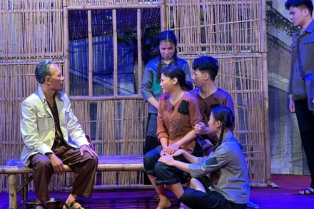 "Bác Hồ-Một tình yêu bao la" mang đến những câu chuyện đời thường, giản dị về Bác. (Ảnh: THƯƠNG NGUYỄN)