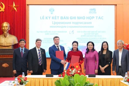 Đại diện Khu Di tích Chủ tịch Hồ Chí Minh tại Phủ Chủ tịch và Đại học Quốc gia Saint Petersburg (Liên bang Nga) ký kết Bản ghi nhớ hợp tác giai đoạn 2025-2030.