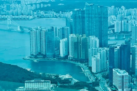 Busan là viên ngọc xanh nằm ở phía nam Hàn Quốc.