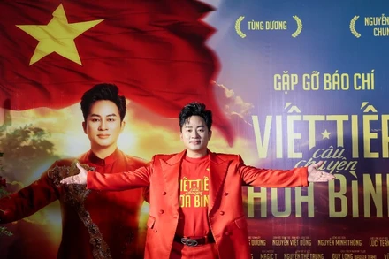 Ca sĩ Tùng Dương ra mắt MV “Viết tiếp câu chuyện hòa bình”. (Ảnh: MẠNH NGUYỄN)