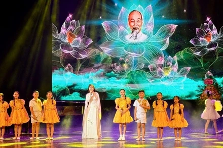 Chương trình nghệ thuật “Giai điệu Tổ quốc” chào mừng Ngày Âm nhạc Việt Nam.