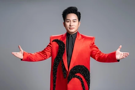 Ca sĩ Tùng Dương cùng nhóm bạn thân thiết ủng hộ 1 tỷ đồng cho 5 tỉnh, thành phố bị thiệt hại bởi bão Bualoi. (Ảnh: NVCC)