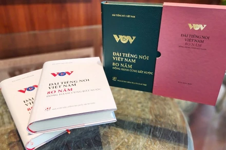 Sách “Đài Tiếng nói Việt Nam - 80 năm đồng hành cùng đất nước” được ra mắt nhân kỷ niệm 80 năm ngày thành lập Đài Tiếng nói Việt Nam. (Ảnh: BTC)