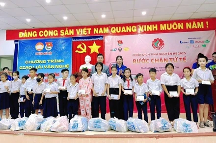Hoa hậu Môi trường Thế giới 2023 Nguyễn Thanh Hà đồng hành cùng hoạt động tình nguyện Kỳ nghỉ hồng. (Ảnh: NVCC)