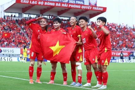 Đội tuyển nữ Việt Nam ăn mừng chiến thắng trước Thái Lan. (Ảnh: VFF)