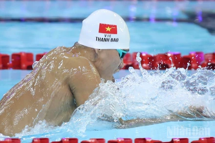 Phạm Thanh Bảo bứt tốc trên đường đua xanh. (Ảnh: MINH HOÀNG)