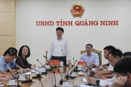 Ông Nguyễn Văn Công, Phó Chủ tịch Ủy ban nhân dân tỉnh Quảng Ninh phát biểu tại cuộc họp với Cục Khí tượng Thủy văn.