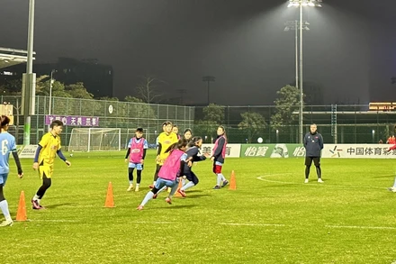 Các nữ tuyển thủ nỗ lực trên sân tập. (Ảnh: VFF)