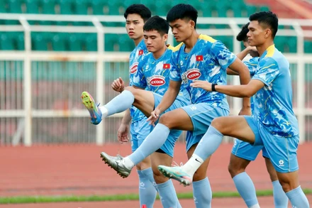 Các cầu thủ đội tuyển Việt Nam nỗ lực tập luyện. (Ảnh: VFF)