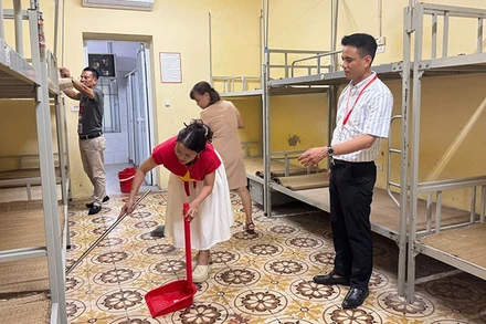 Công tác chuẩn bị nơi ở miễn phí tại ký túc xá. 