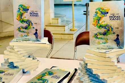 Sách “Giấc mơ hóa Rồng Xanh-Thương hiệu Việt Nam 2045”.