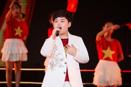 Dương Đức Hải gây ấn tượng khi hát "Nhà tôi có treo một lá cờ".