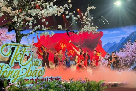Chương trình "Tết với đồng bào 2026" có chủ đề “Từ đỉnh núi đến đại lộ mùa xuân”. (Ảnh: VTV)
