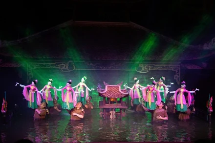 Tiết mục nghệ thuật chào mừng buổi lễ.