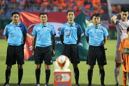 Các trọng tài Việt Nam tác nghiệp tại giải đấu V-League. (Ảnh: VPF)