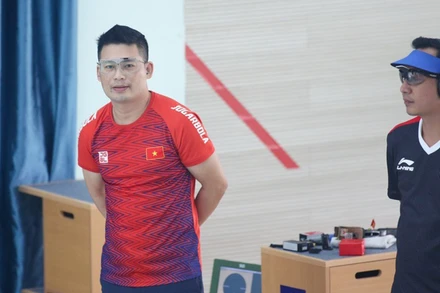 Xạ thủ Hà Minh Thành cùng các đồng đội mang về thêm thành tích cho bắn súng Việt Nam. 