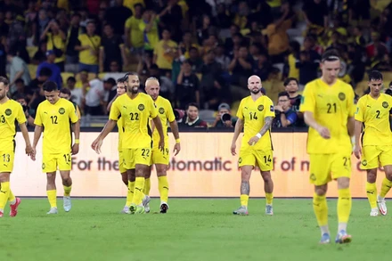 Bóng đá Malaysia rơi vào vòng xoáy khủng hoảng sau án kỷ luật từ FIFA liên quan đến vụ vi phạm tư cách thi đấu của bảy cầu thủ nhập tịch. (Ảnh: Tuấn Hữu)