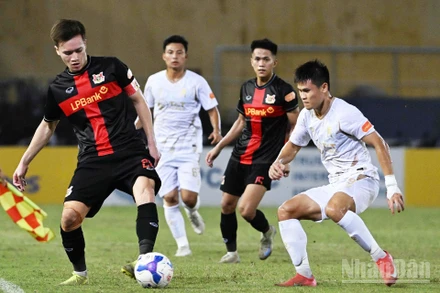 Hoàng Đức thi đấu nổi bật để đưa Ninh Bình tới chiến thắng kịch tính. (Ảnh: TRẦN HẢI)