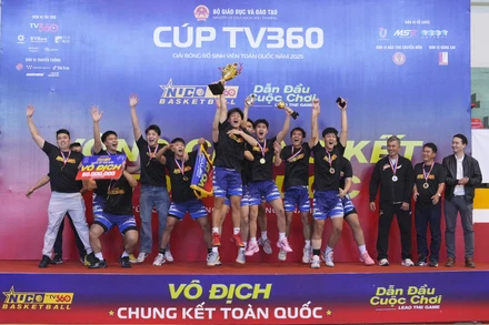 Đại học Đà Nẵng lên ngôi vô địch nam. 