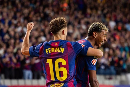 Fermin ăn mừng cùng Lamine Yamal. (Ảnh: Barca FC)
