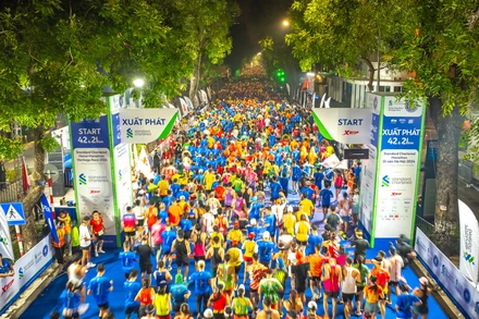 Giải chạy Standard Chartered Marathon Di sản Hà Nội 2024 diễn ra thành công với sự bảo đảm y tế cho các chân chạy. 