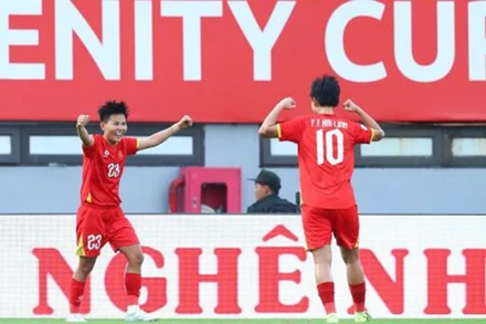 Tiền vệ Nguyễn Thị Bích Thùy (số 23) thi đấu cống hiến cho đội tuyển nữ Việt Nam tại Giải bóng đá nữ Đông Nam Á 2025. (Ảnh: VFF)