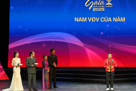 Xạ thủ Hà Minh Thành nhận danh hiệu "Nam vận động viên của năm".