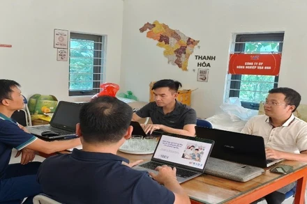 Chuyên gia giới thiệu Dự án hỗ trợ doanh nghiệp ứng dụng AI đến doanh nghiệp.