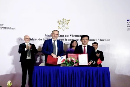 Tổng công ty Công nghiệp Công nghệ cao Viettel và John Cockerill Defense ký thỏa thuận khung hợp tác.