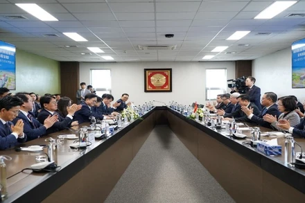 Quang cảnh buổi làm việc tại VKIST của Chủ tịch Quốc hội Hàn Quốc Woo Won Shik.