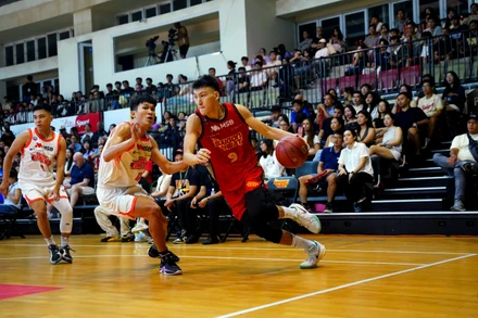 Temuulen Chinges vào sân từ ghế dự bị và để lại dấu ấn ở những pha đột phá và ném 3 điểm. (Ảnh: VBA)