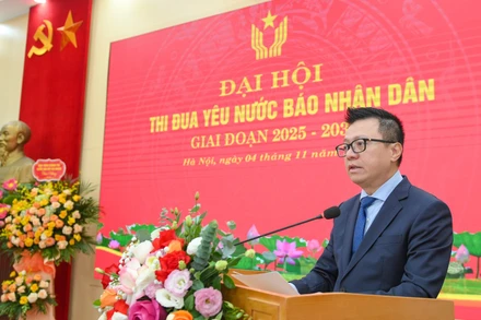 Đồng chí Lê Quốc Minh, Ủy viên Trung ương Đảng, Tổng Biên tập Báo Nhân Dân, Phó Trưởng Ban Tuyên giáo và Dân vận Trung ương, Chủ tịch Hội Nhà báo Việt Nam phát biểu tại đại hội. (Ảnh: THẾ ĐẠI)