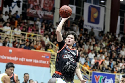 Ngoại binh Mông Cổ Ganbat Chinbold tỏa sáng mang về chiến thắng cho Danang Dragons. (Ảnh: VBA)