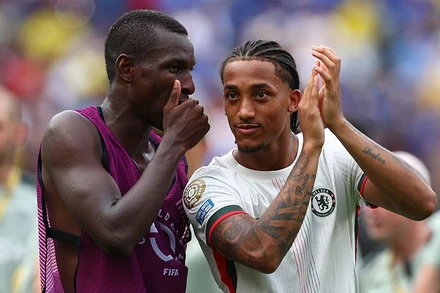 Joao Pedro (phải) là người hùng của đại diện nước Anh. (Ảnh: Chelsea FC)