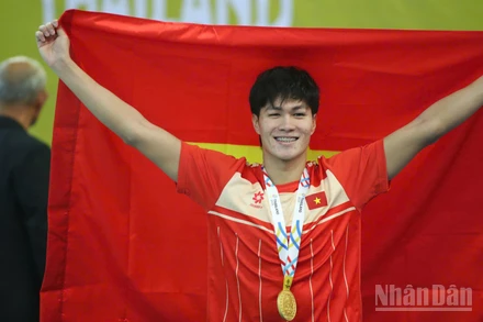 Vận động viên Trần Hưng Nguyên giành Huy chương Vàng môn bơi nội dung 200m hỗn hợp nam. (Ảnh: MINH HOÀNG)