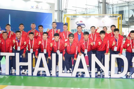 Ban huấn luyện và các cầu thủ tuyển futsal Việt Nam sẵn sàng cho hành trình SEA Games 33. (Ảnh: VFF)