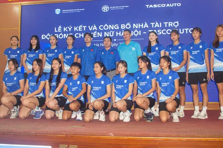 Các thành viên câu lạc bộ bóng chuyền nữ Hà Nội-Tasco Auto.